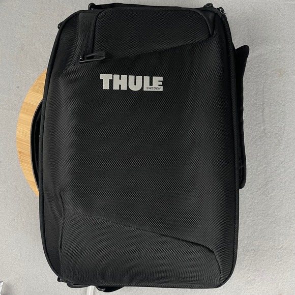 Thule Other - Thule Accent Convertible Laptop Bag Backpack 17L Business Travel Ballistic Nylon